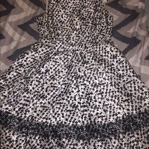 Selling a dress knee length!